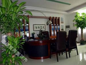 根据办公室环境租摆适合的花卉绿植